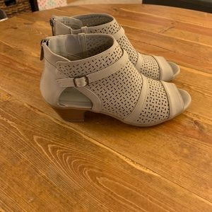 Women’s size 8 booties